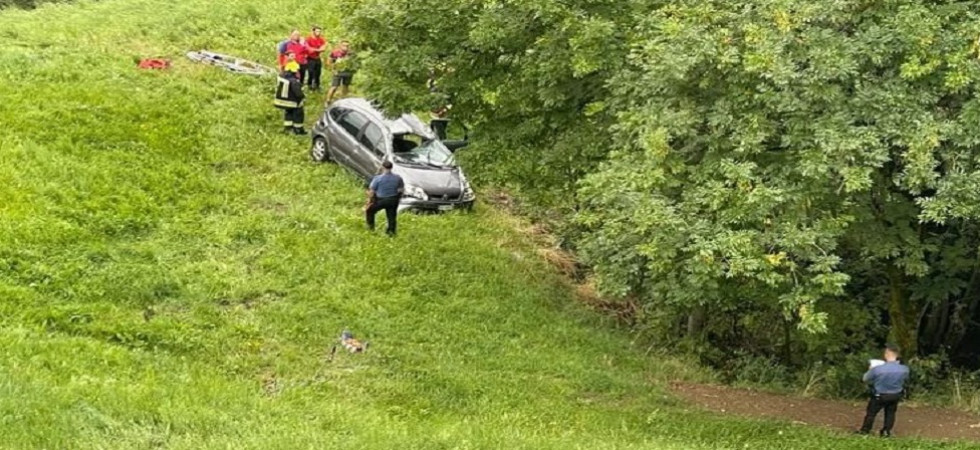 Tragico incidente, perde il controllo dell'auto ed esce di strada: morto un 55enne